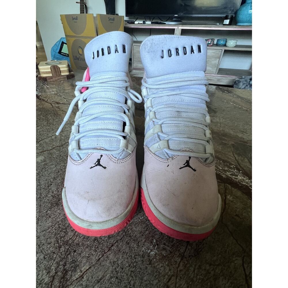Jordan Max Aura Pink White Athletic Shoes Women's 5.5 (4Y) AQ9249-601 - Picture 2 of 5